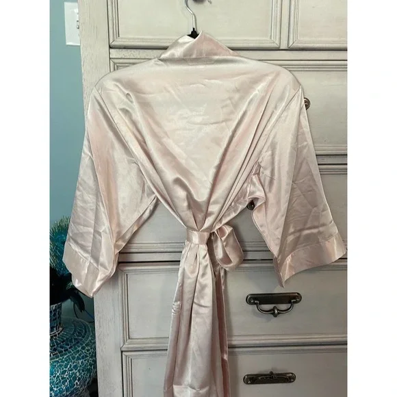 Baby pink 3/4 sleeve light robe with matching flip flops - Picture 5 of 7